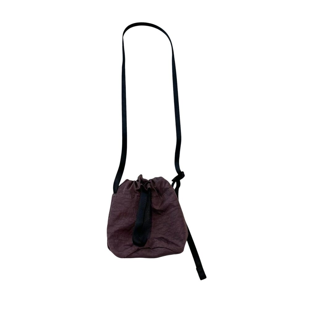 BAGGU Mini Nylon Bucket Bag in Raisin